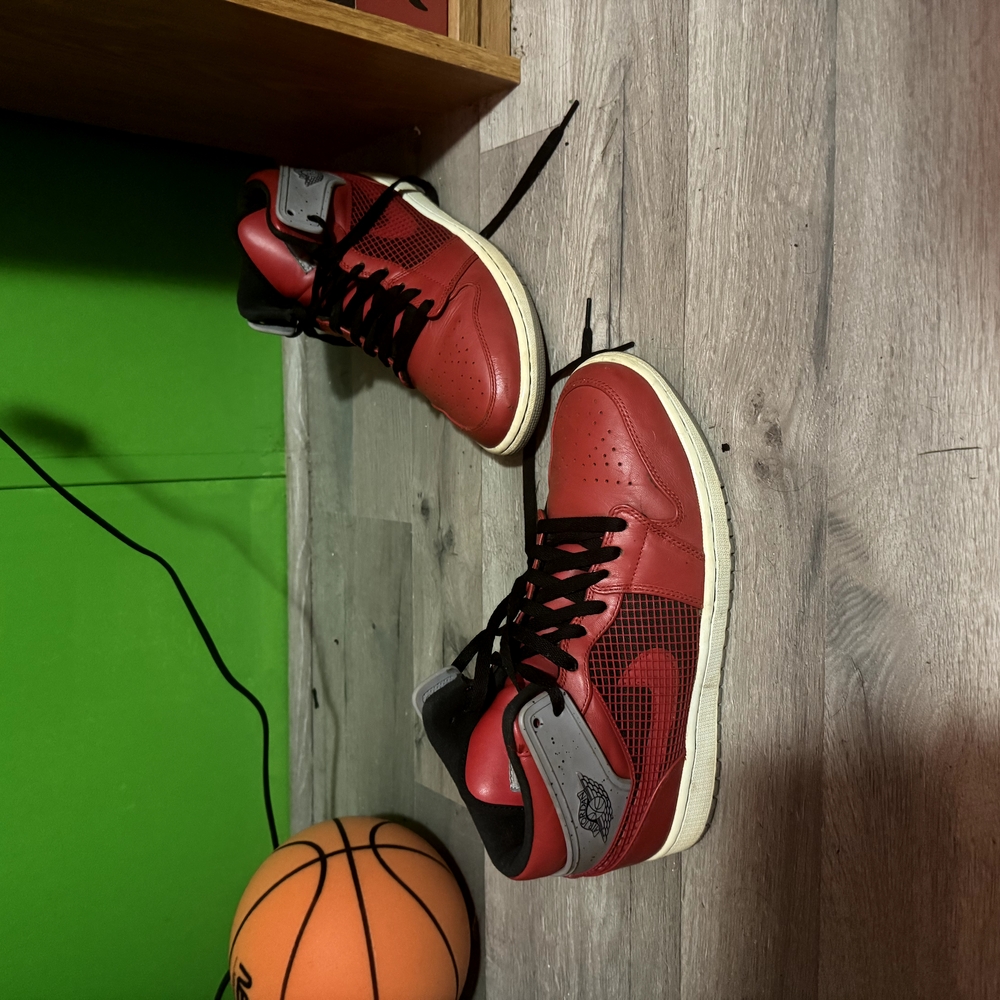 Jordan 1 Retro 89, fire red. EUC